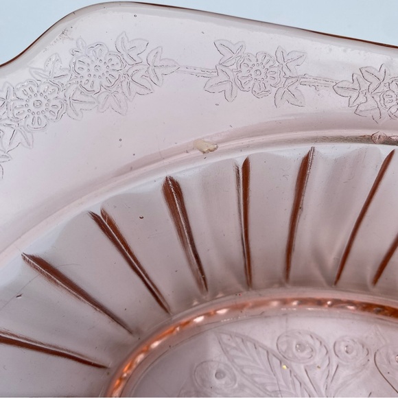 Pink rectangular depression glass bowl, flowers etched along rim and base VTG - Picture 3 of 6